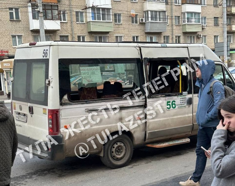 В Туле автобус столкнулся с маршруткой на улице Дмитрия Ульянова