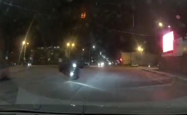 В Новомосковске мужчина перевернулся на квадроцикле: видео