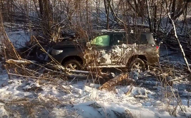 Видео: Алексинец нашел в кювете под Заокским пустой «Ленд Крузер» без номеров