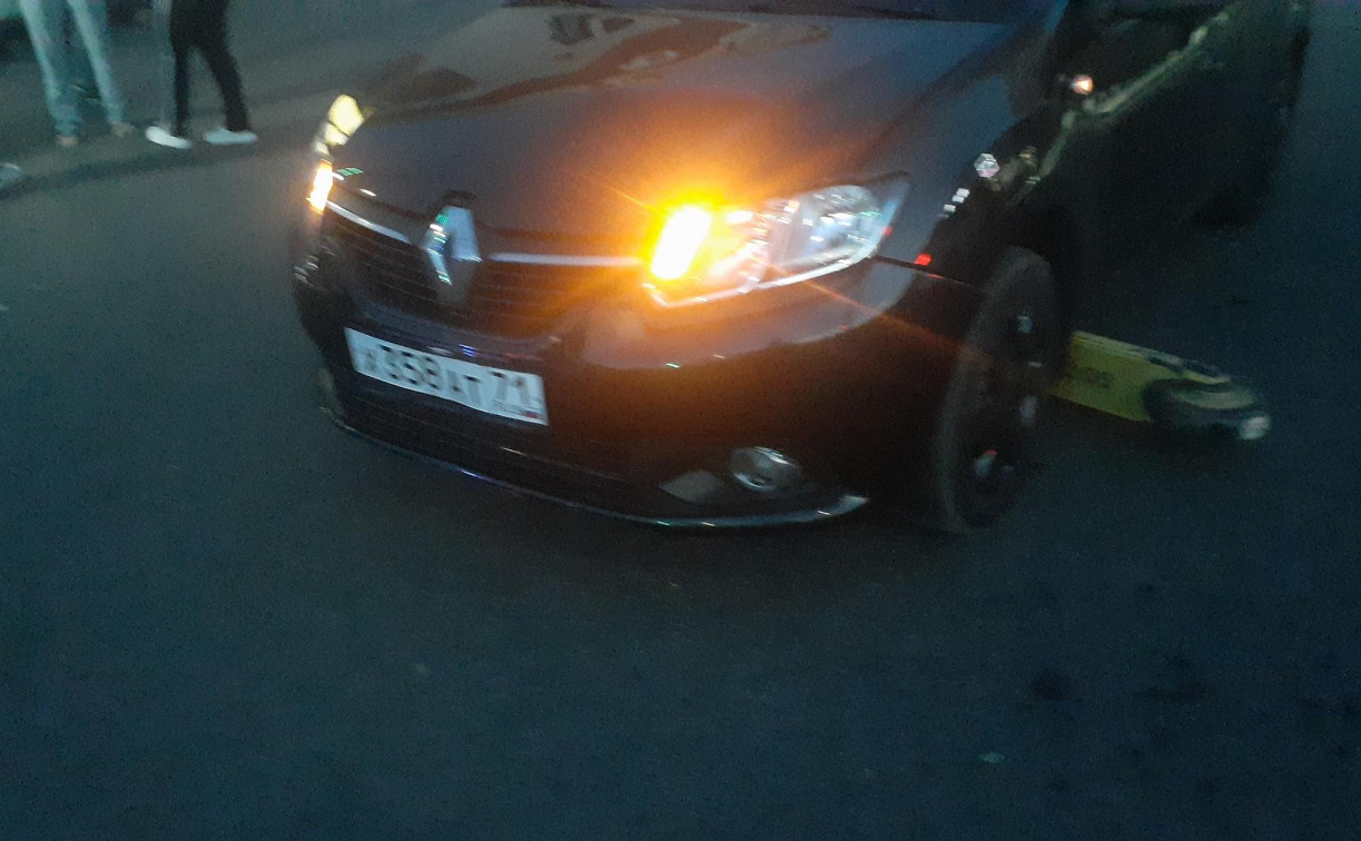 На проспекте Ленина ночью Renault сбил тулячку на электросамокате
