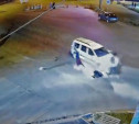 Видеокамера сняла момент ДТП со скутеристом и легковушкой в Узловой