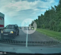Под Тулой водитель Suzuki грубо нарушил ПДД и едва не устроил аварию
