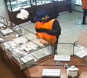 Задержаны двое «дорожных рабочих», ограбивших ювелирный магазин в Туле: видео