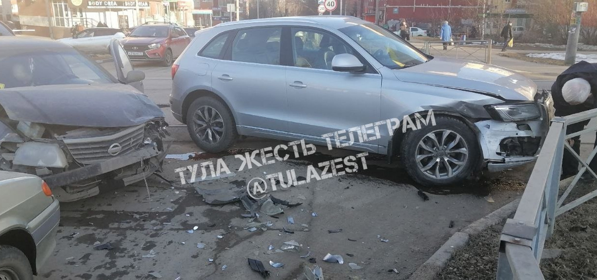 На ул. Марата в Туле столкнулись Audi и Nissan
