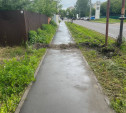 В Заречье жители продолжают воевать с самокатчиками и восстановили земляного «лежачего полицейского»
