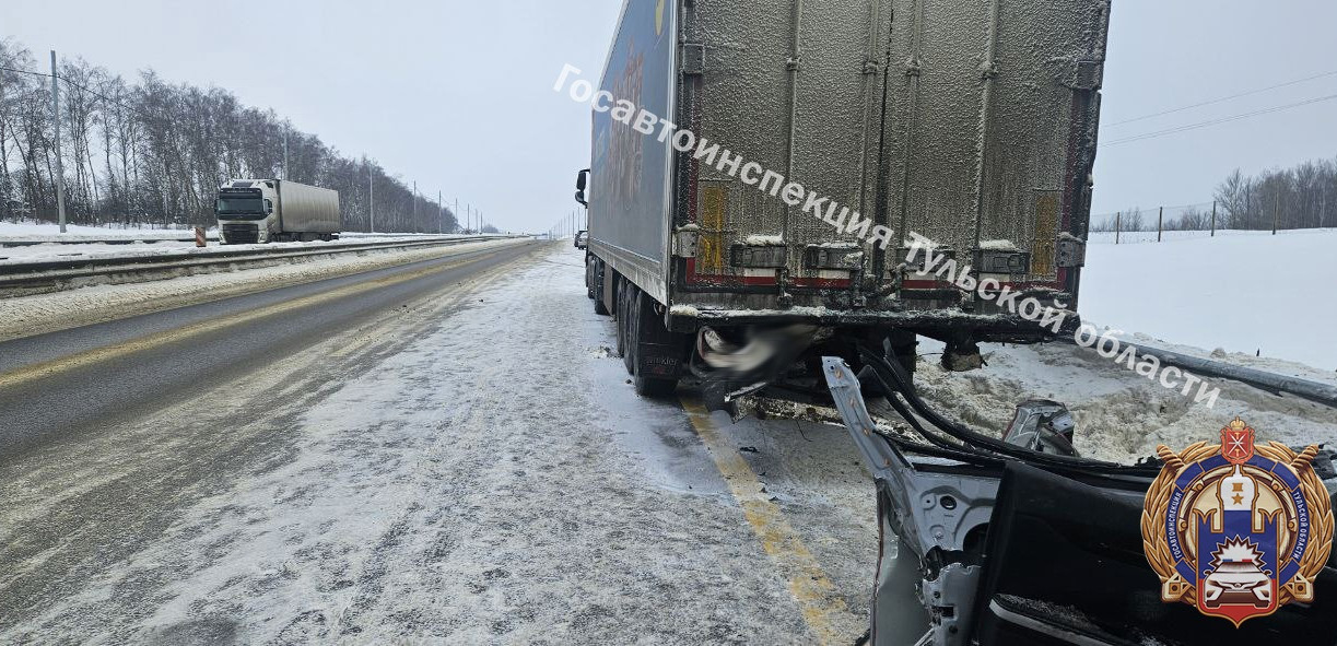 В Веневском районе Changan влетел на обочине в фуру