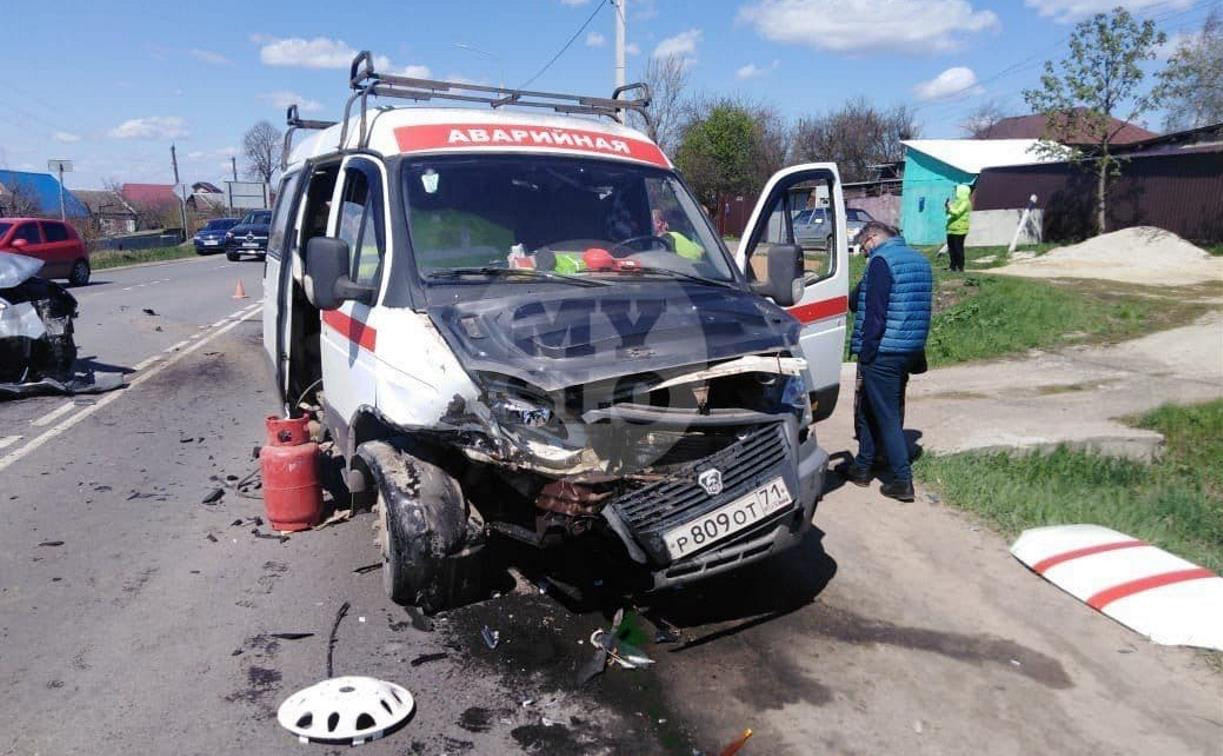 Под Тулой столкнулись Citroen и машина аварийной службы