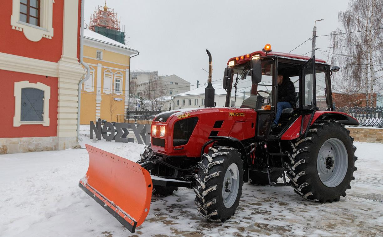 Алексей Дюмин подарил музею Василия Поленова новый трактор
