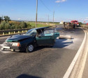 При столкновении грузовика и «девятки» на трассе «Крым» пострадали несколько человек
