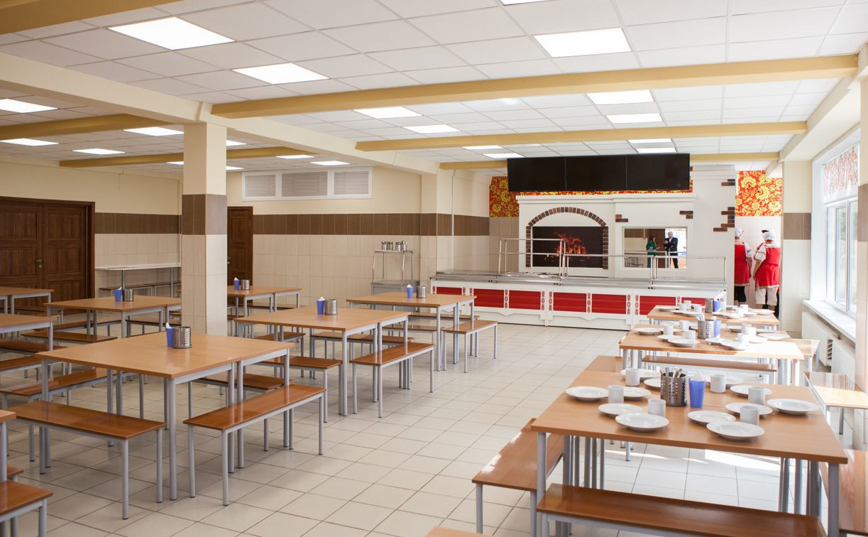 «Кормят только завтраками?»: в киреевской школе, где массово заболели дети, не выкладывали меню обедов