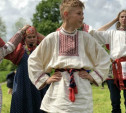 В Ясной Поляне прошел фестиваль молодежных фольклорных ансамблей «Молодо-зелено»