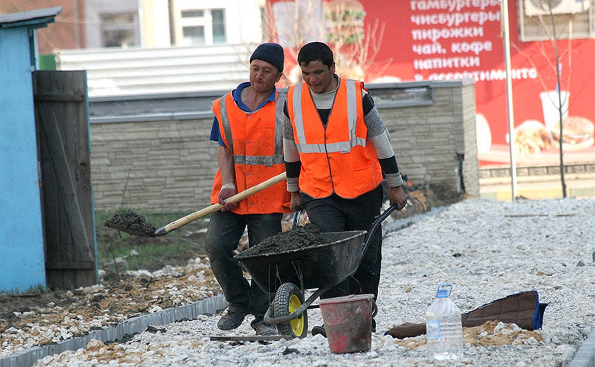 Полицейские и сотрудники УФСБ проверили строительный объект в Воловском районе
