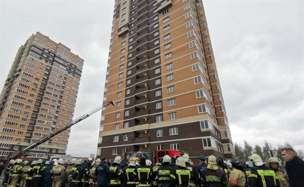 Бегом вверх на 22-й этаж: тульские пожарные провели экстремальные соревнования 