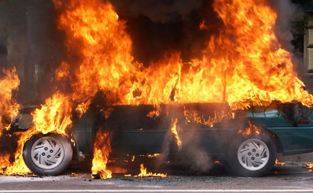 В Тульской области сгорели два автомобиля