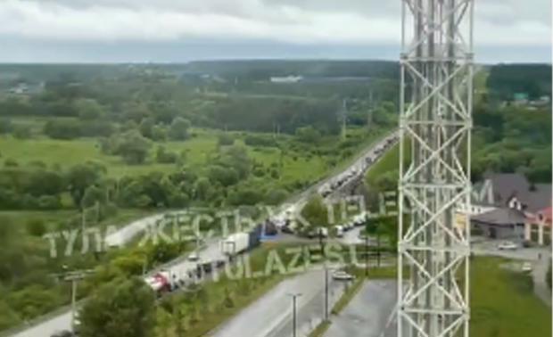 Пробка на Калужке в Туле до сих пор не рассосалась