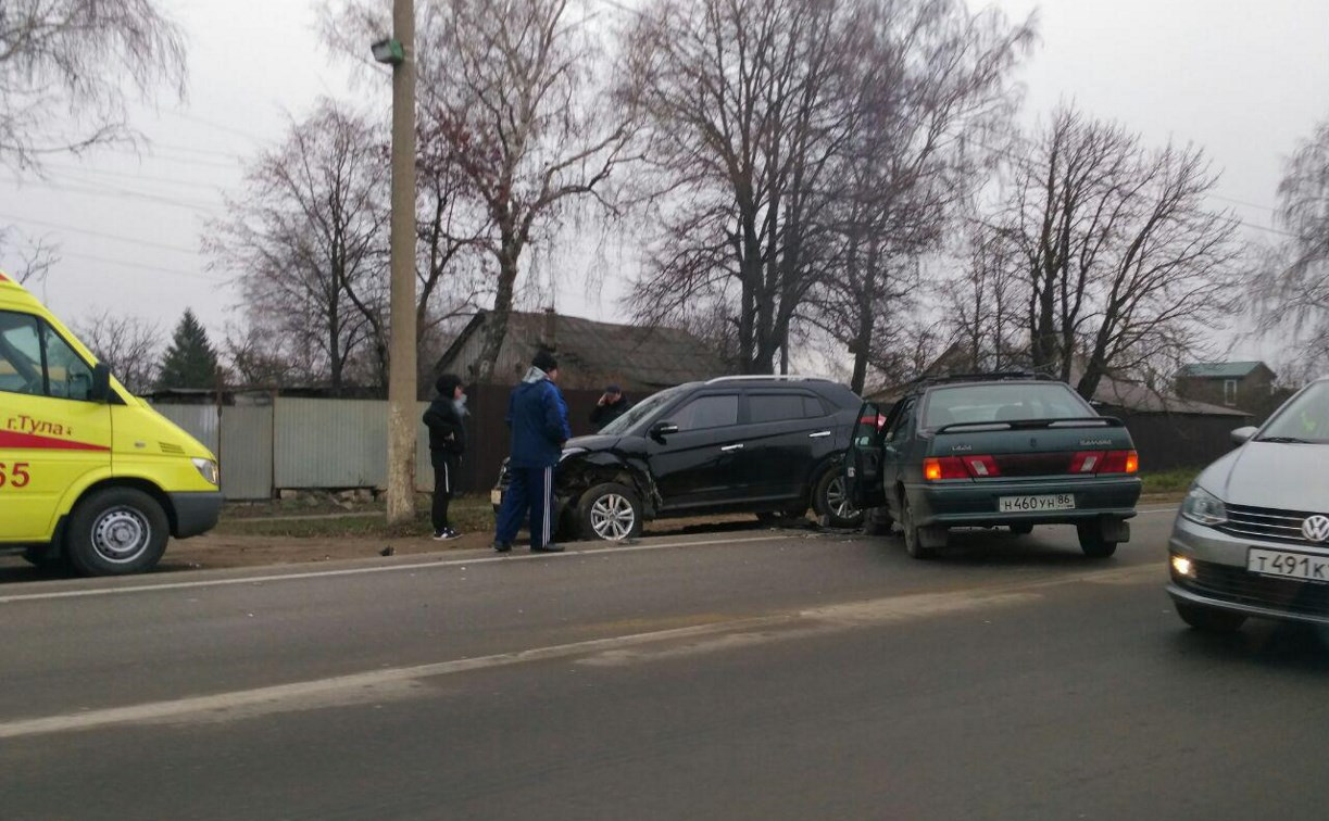 На трассе «Тула-Новомосковск» столкнулись два автомобиля