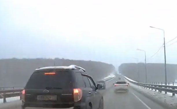 На выезде из Тулы нарушитель едва не устроил лобовое ДТП