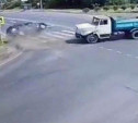 В поселке Первомайском грузовик перевернул кроссовер: видео момента ДТП