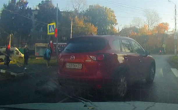 «Накажи автохама»: водителя Mazda оштрафовали, а вот пешеходам повезло