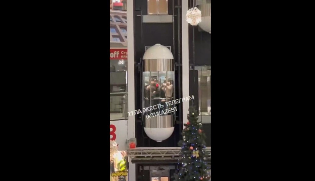 В лифте ТРЦ «Гостиный двор» произошла массовая драка