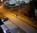 В Алексине двое парней расколотили огнетушителями чужой автомобиль: видео
