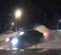 В Новомосковске лихач влетел в припаркованный автомобиль и скрылся: видео