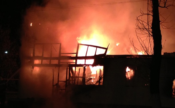 Четверо, в том числе ребенок, погибли при пожаре в Алексинском районе