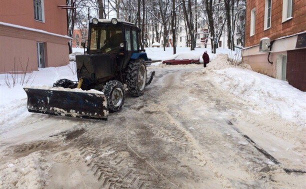 На Косой Горе расчищают дороги от снега