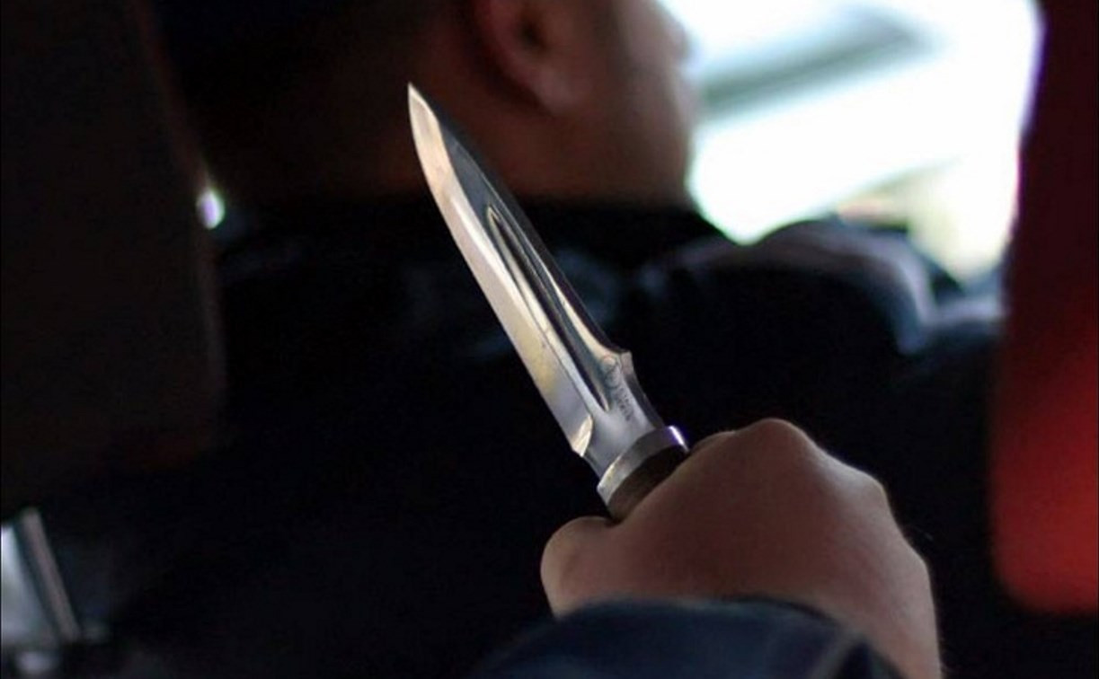 В Тульской области пьяный пассажир ударил ножом таксиста