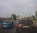 «Накажи автохама»: на Веневском шоссе замечен дерзкий Renault Logan