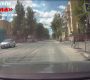 «Накажи автохама»: водитель Hyundai Solaris прокрался на красный