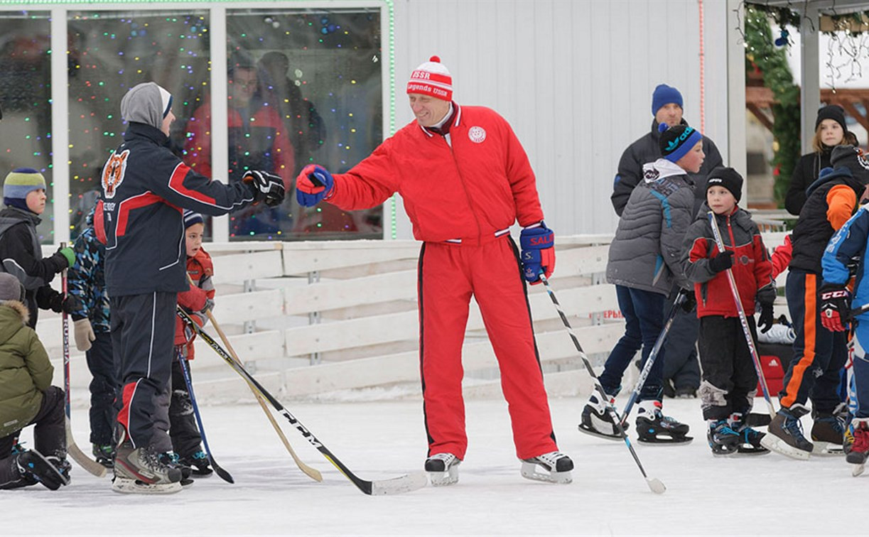Евгений Давыдов провел мастер-класс по хоккею для юных туляков