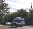 На ул. Оборонной водитель микроавтобуса выскочил «из засады»»