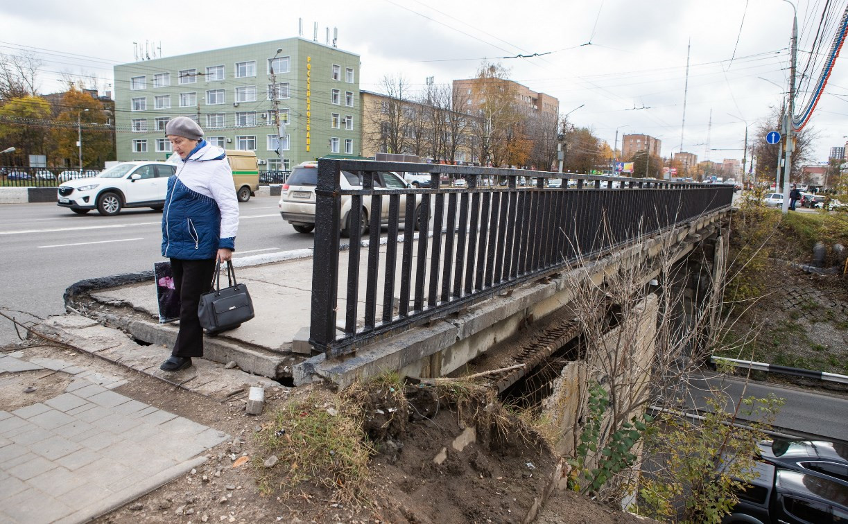 Путепровод на проспекте Ленина в Туле находится в ужасном состоянии
