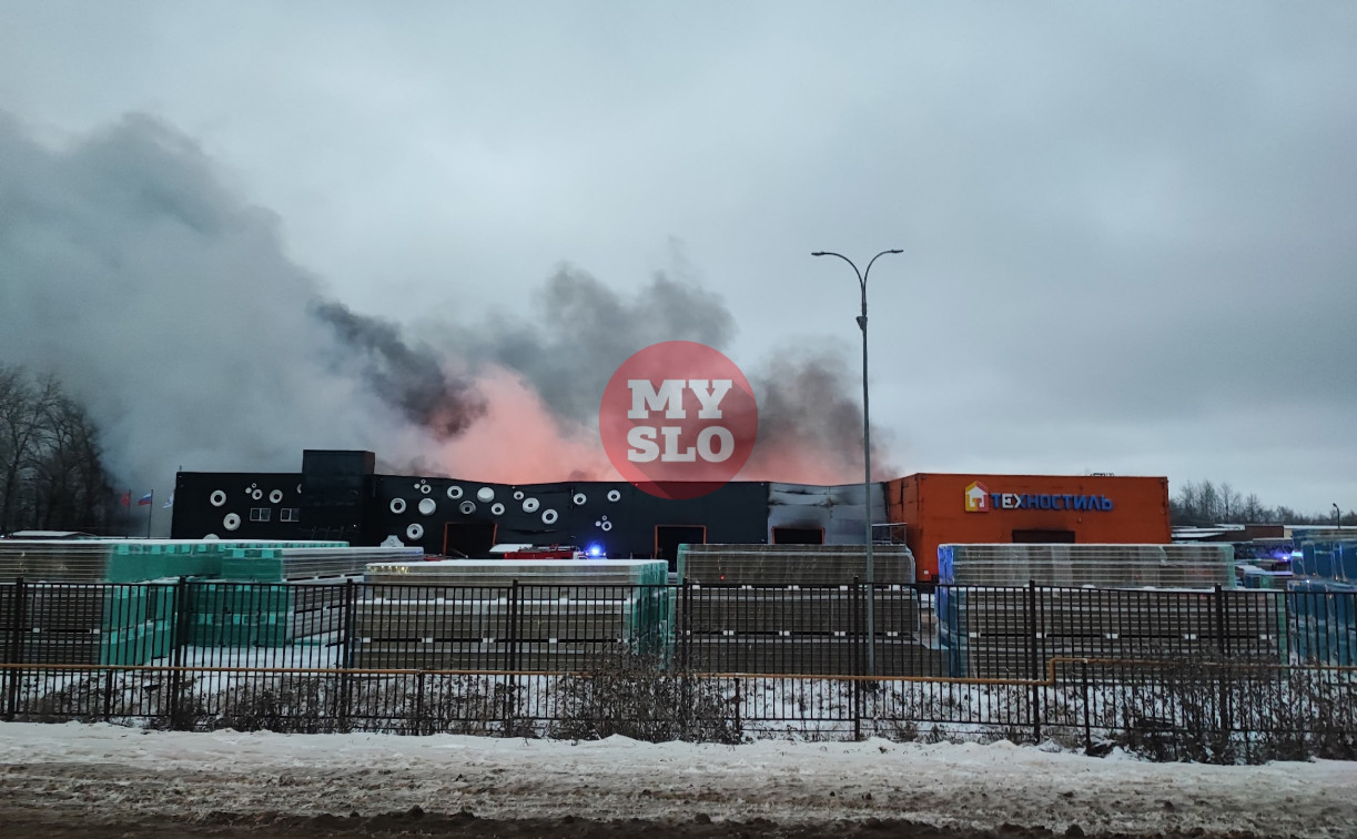 Крупный пожар в Щёкино: на место выехал пожарный поезд