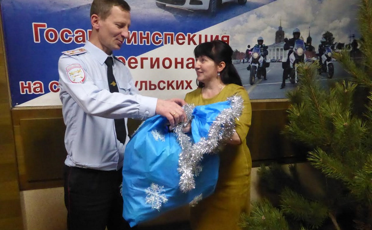 Сотрудники тульского управления ГИБДД получили подарки от дошкольников