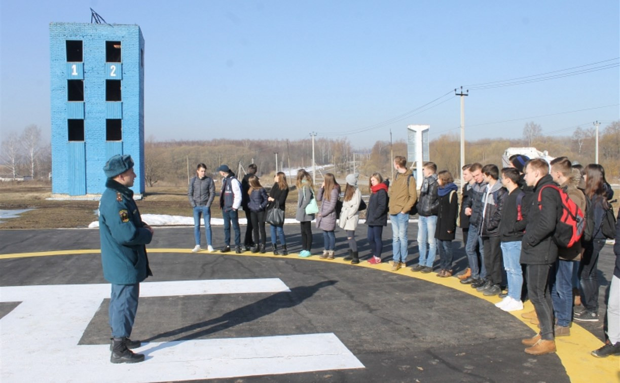 Тульские спасатели провели для детей день открытых дверей