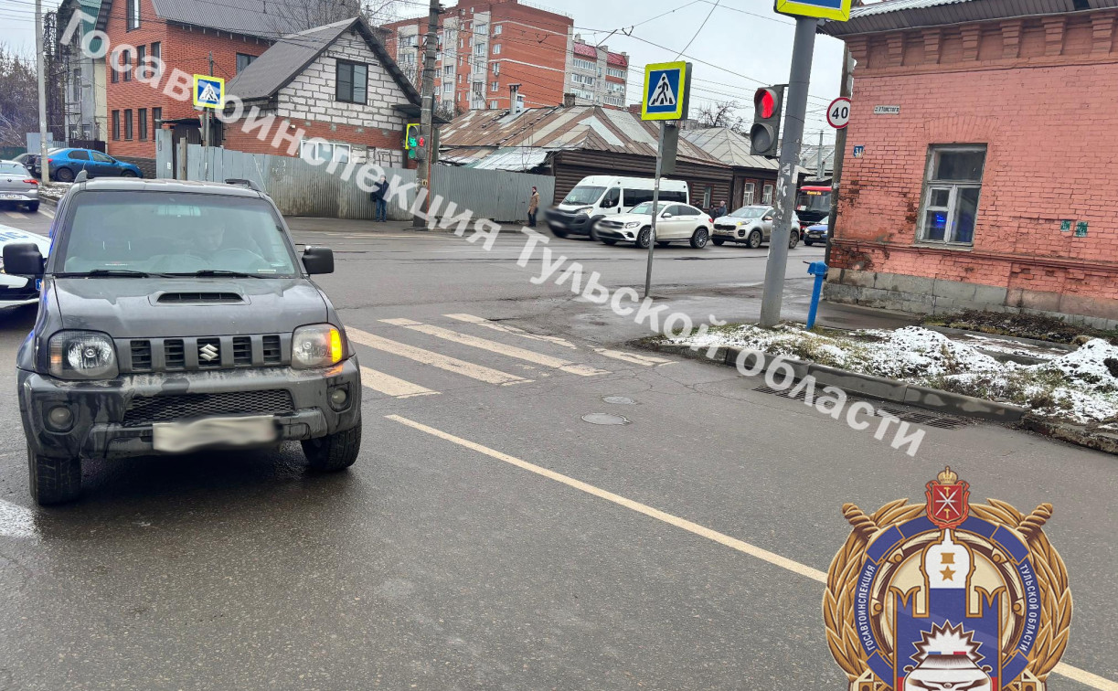 В Туле водитель на Suzuki сбил женщину, которая перебегала дорогу на красный 