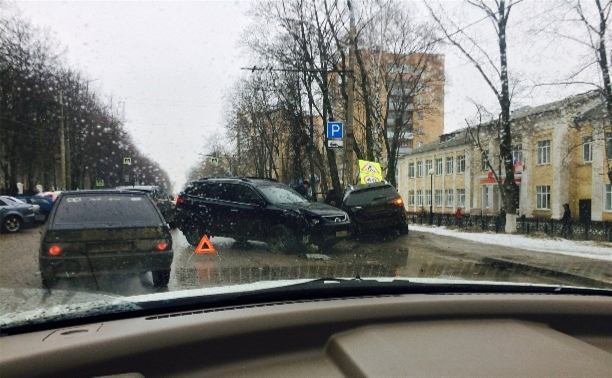 На ул. Первомайской столкнулись два кроссовера