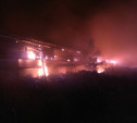 В Новомосковске ночью сгорели склады