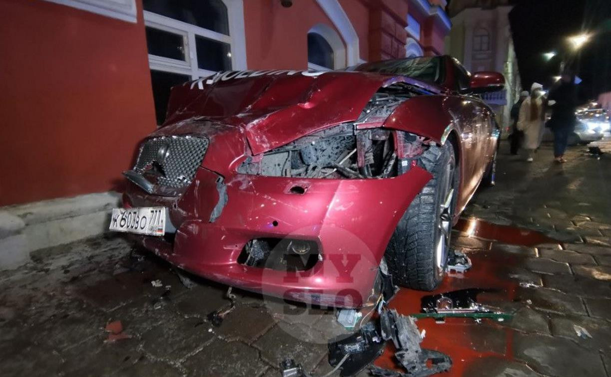 ДТП с Jaguar в центре Тулы: 17-летняя девушка скончалась в больнице