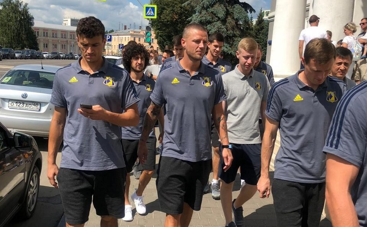 Футболисты «Ростова» прогулялись по Тульскому кремлю