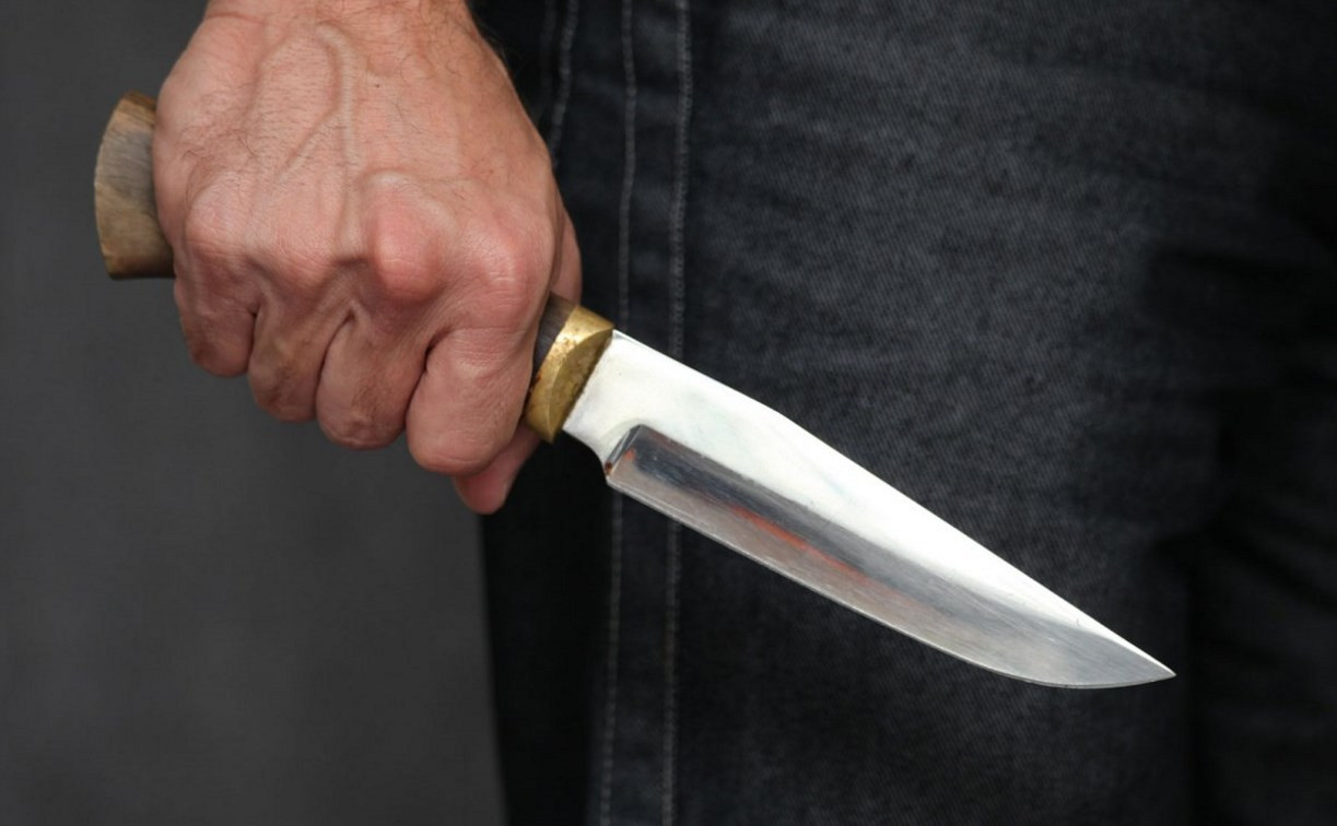 В Новомосковске мужчина в пьяной ссоре ударил приятеля ножом 