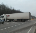 На трассе М2 «Крым» ВАЗ чуть не протаранил грузовик