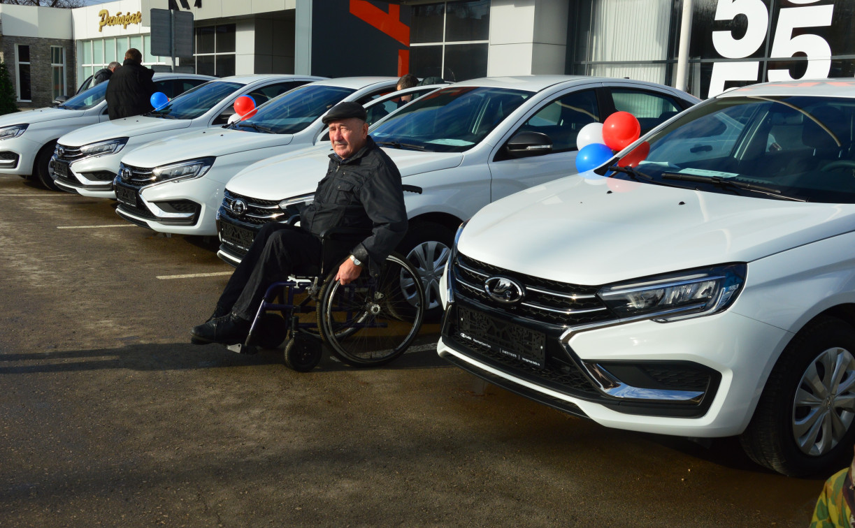 12 пострадавших на производствах туляков получили новые Lada Vesta 