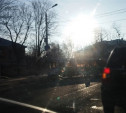 На ул. Болдина автобус влетел в опору освещения