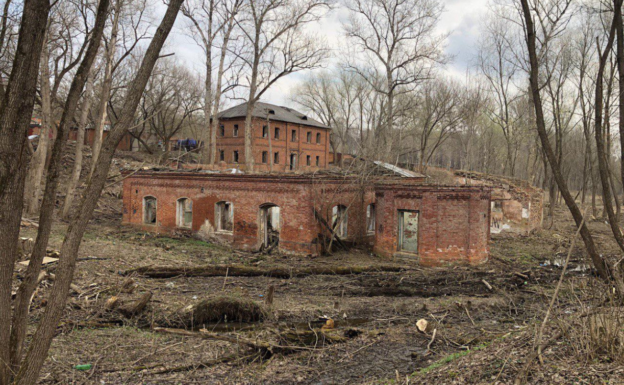 В Рогожинском парке сносят историческое здание водокачки 