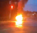 В Новомедвенском проезде в Туле загорелась машина каршеринга