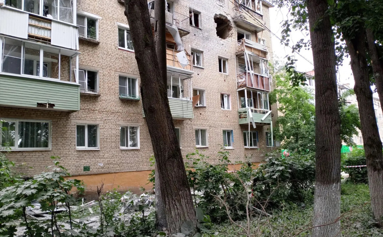 Появились фото с места ЧП в Щекино, где беспилотник атаковал жилой дом 