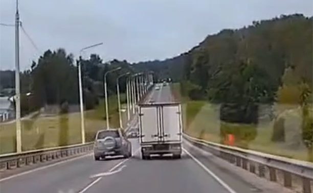 Под Тулой торопливый водитель едва не устроил лобовое ДТП